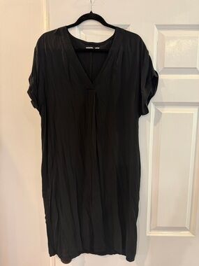 GAP Black V-Neck Short Sleeve Tunic Dress with pockets
